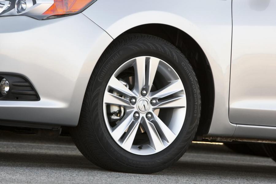 Колеса Acura ILX Hybrid (DE) 2012 года  (фото 4 из 60)
